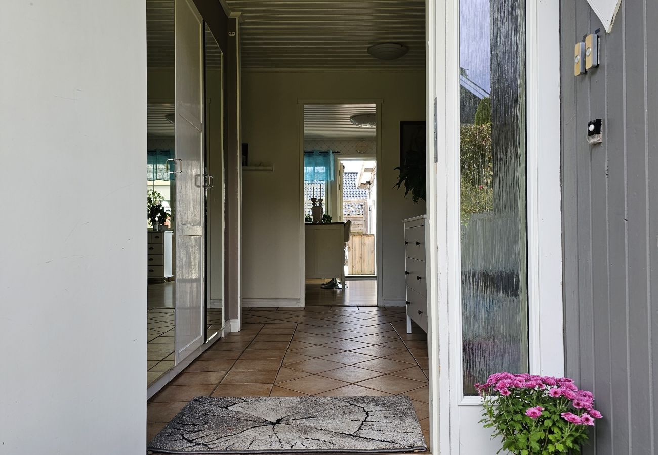House in Tanumshede - Unique villa with spa and sauna in Tanumshede | SE09038