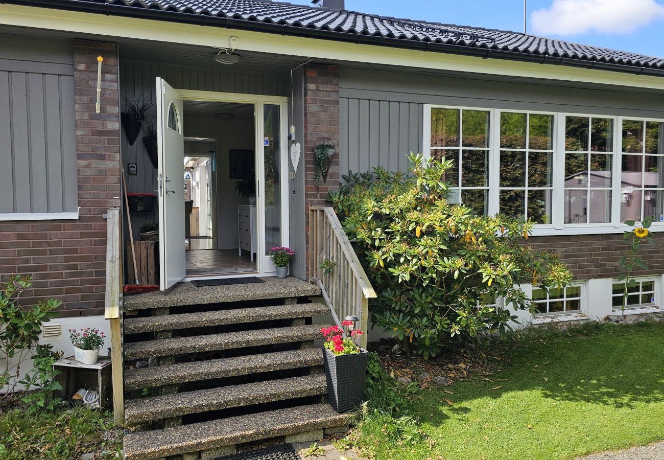 House in Tanumshede - Unique villa with spa and sauna in Tanumshede | SE09038