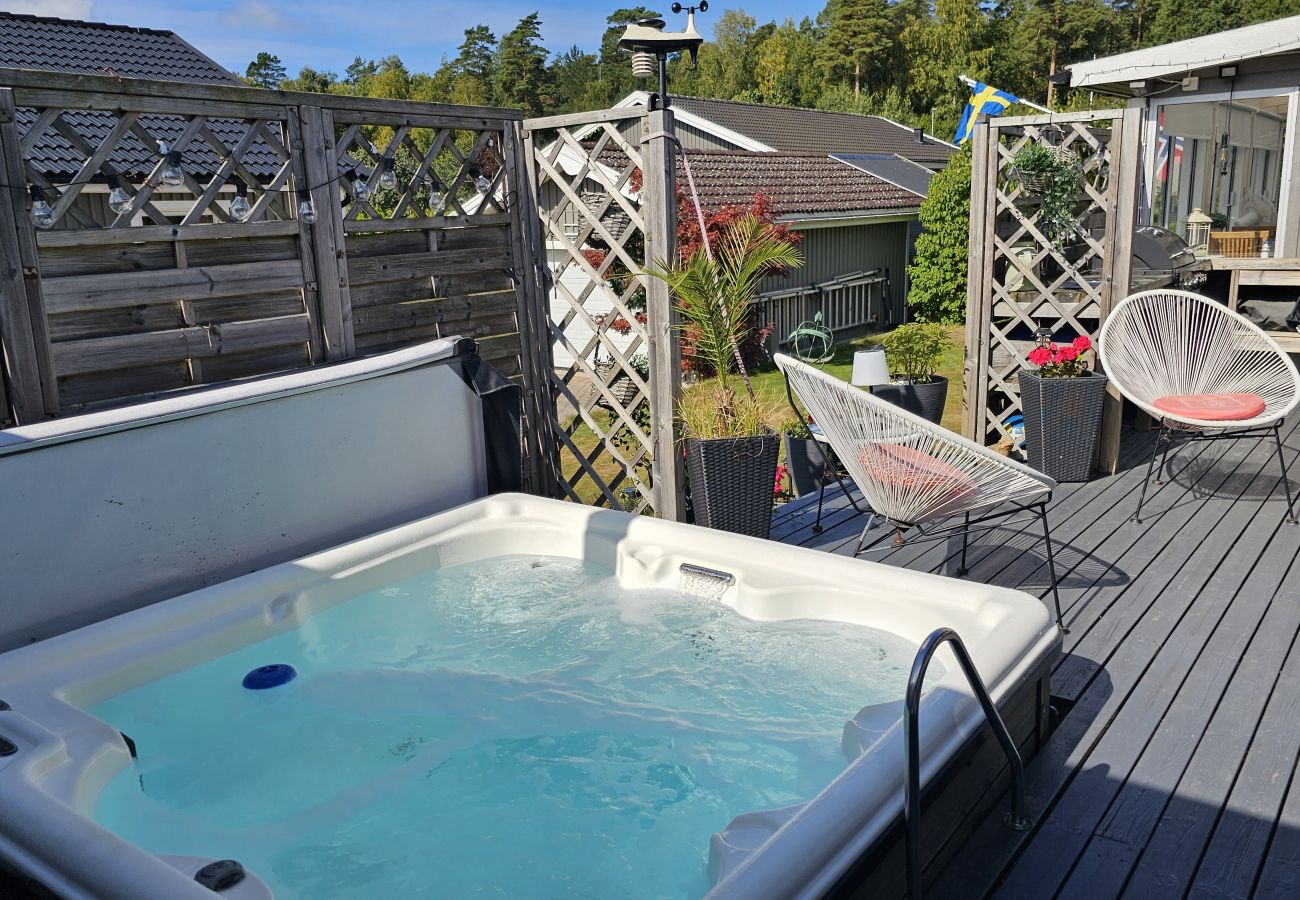 House in Tanumshede - Unique villa with spa and sauna in Tanumshede | SE09038