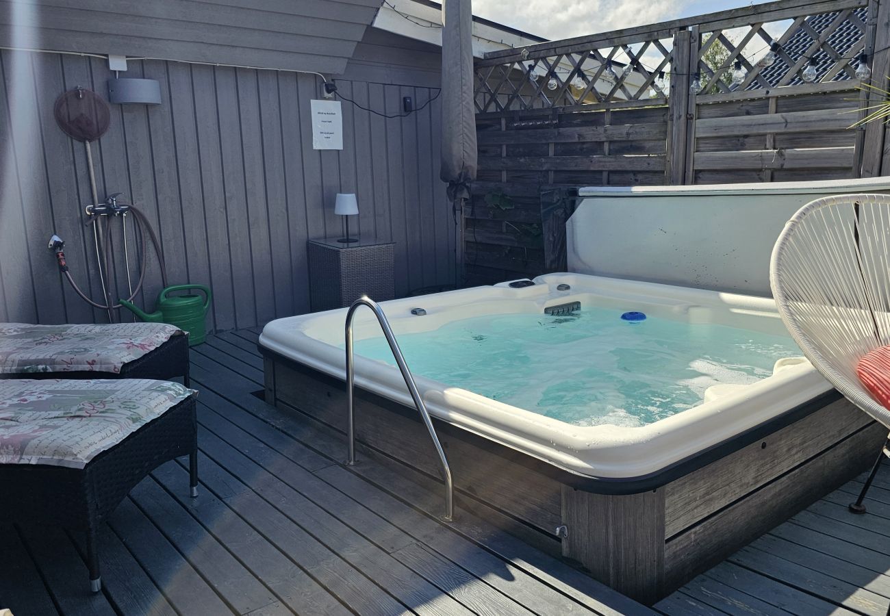 House in Tanumshede - Unique villa with spa and sauna in Tanumshede | SE09038