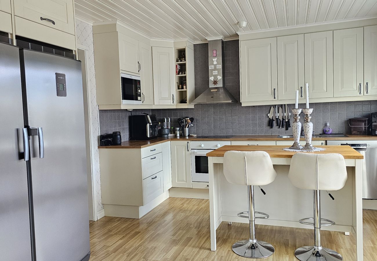 House in Tanumshede - Unique villa with spa and sauna in Tanumshede | SE09038