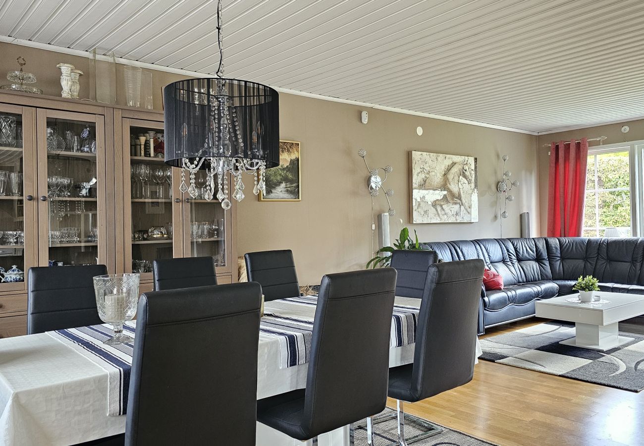 House in Tanumshede - Unique villa with spa and sauna in Tanumshede | SE09038
