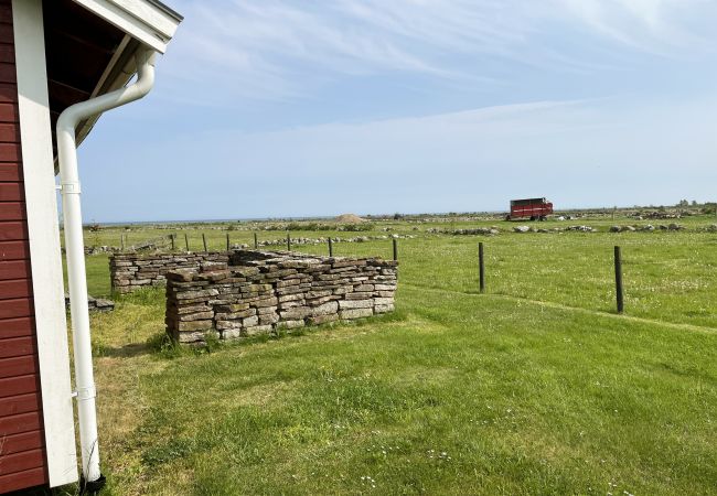 House in Mörbylånga - Red cozy cottage with sea view | SE04035