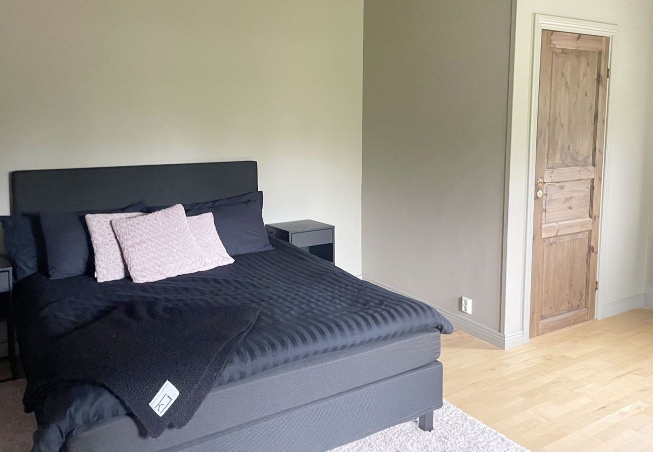House in Knutby - Beautiful house next to Burvik Golf of a high standard with a lake view | SE13010
