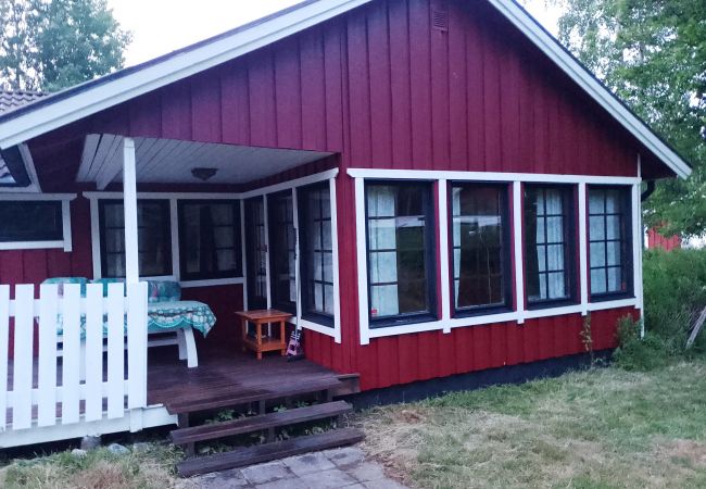 House in Örebro - Holiday house in Grythem, Örebro, within walking distance to lake | SE11018