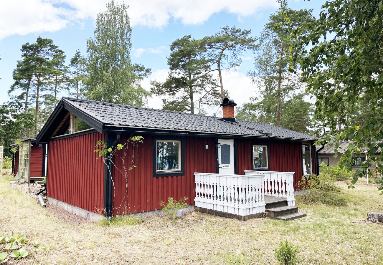 House in Mönsterås - Cozy cottage by a lovely family bath at Oknö | SE05029