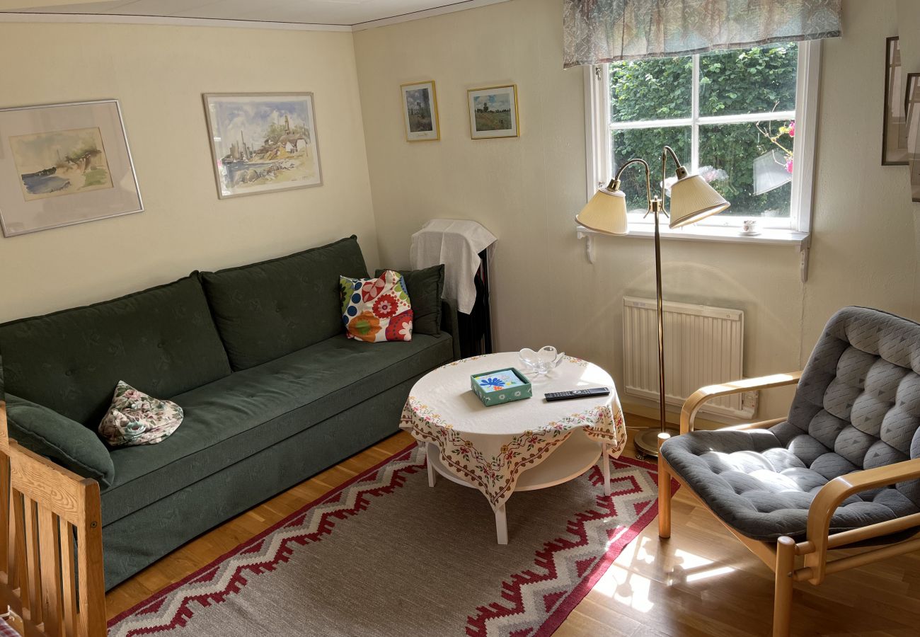 House in Färjestaden - Cozy cottage close to Färjestaden | SE04039