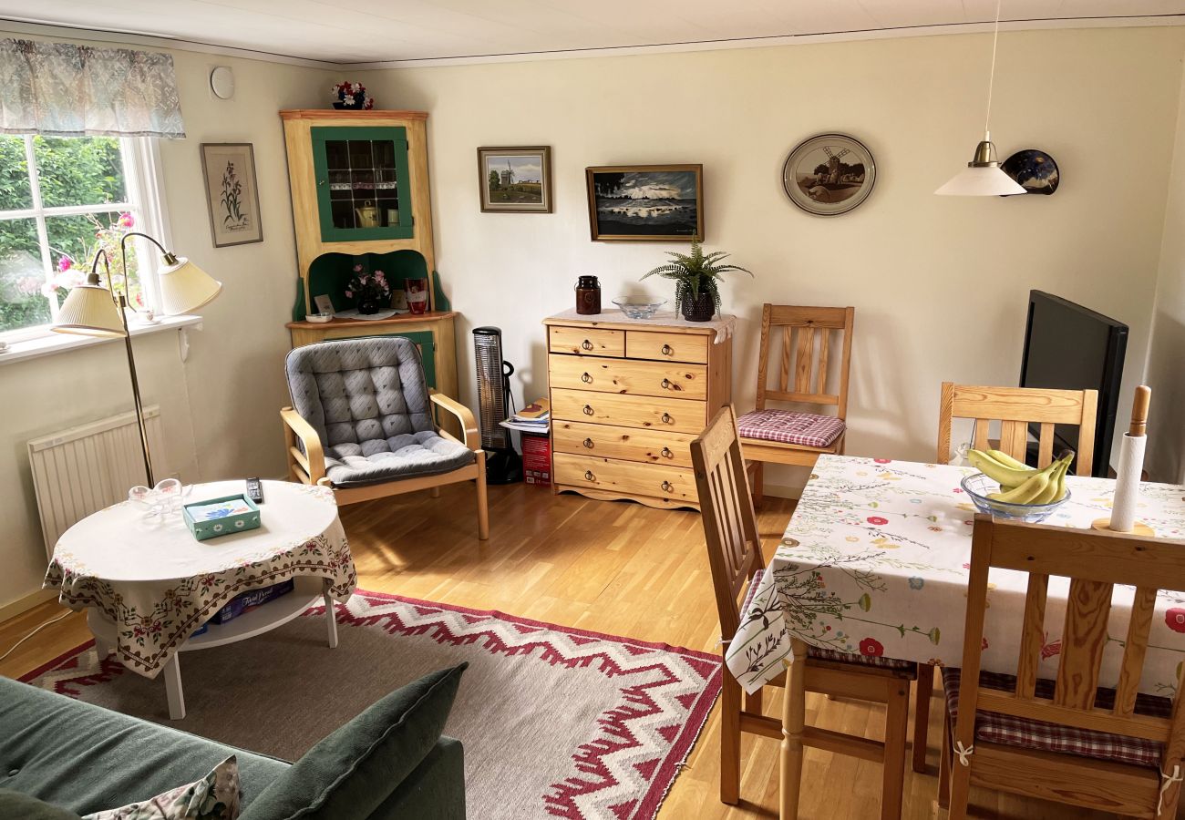 House in Färjestaden - Cozy cottage close to Färjestaden | SE04039