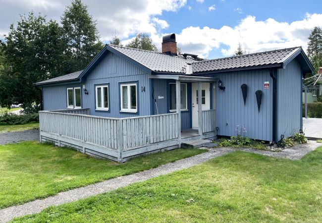  in Virserum - Cosy, spacious cottage located by Lake Virserumssjön | SE05041