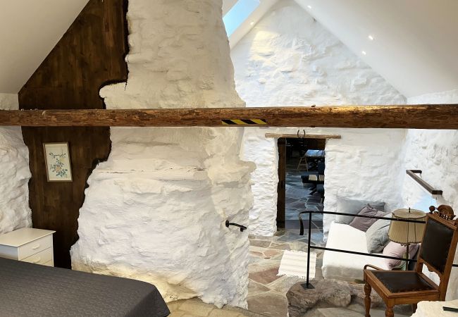 House in Färjestaden - StayNordic | Renovated, large and unique building built in stone located in Gårdby | SE04041 House in Färjestaden - StayNordic | Renovated, large and unique building built in stone located in Gårdby | SE04041