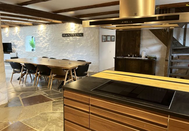 House in Färjestaden - StayNordic | Renovated, large and unique building built in stone located in Gårdby | SE04041 House in Färjestaden - StayNordic | Renovated, large and unique building built in stone located in Gårdby | SE04041