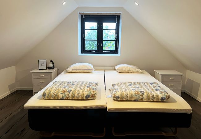 House in Färjestaden - StayNordic | Renovated, large and unique building built in stone located in Gårdby | SE04041 House in Färjestaden - StayNordic | Renovated, large and unique building built in stone located in Gårdby | SE04041