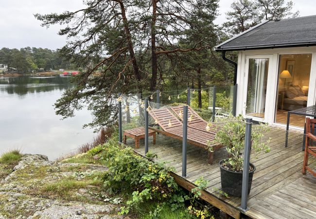 House in Oskarshamn - Nice cottage located on a seaside plot outside Oskarshamn | SE05047