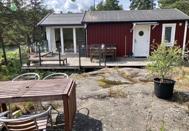 House in Oskarshamn - Nice cottage located on a seaside plot outside Oskarshamn | SE05047