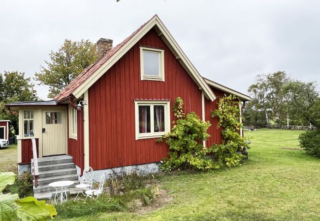 House in Bergkvara - Nice cottage located close to a bay in Skäppevik I SE05046