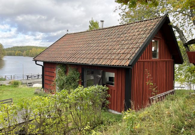 House in Odensvi - Cozy cottage with its own bathing cliff located at Odensvi | SE05051