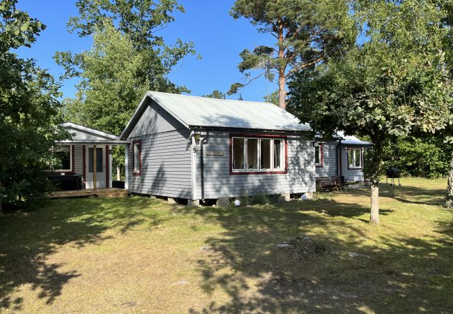 House in Färjestaden - Nice cottage within walking distance to Färjestaden | SE04040