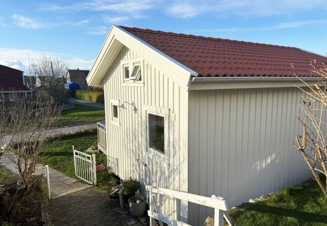 House in Öckerö - Nice cottage on Öckerö in Gothenburg's archipelago | SE09046