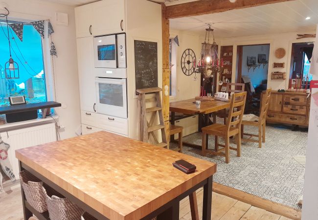Apartment in Hönö - Spacious holiday apartment on picturesque Hönö | SE08073