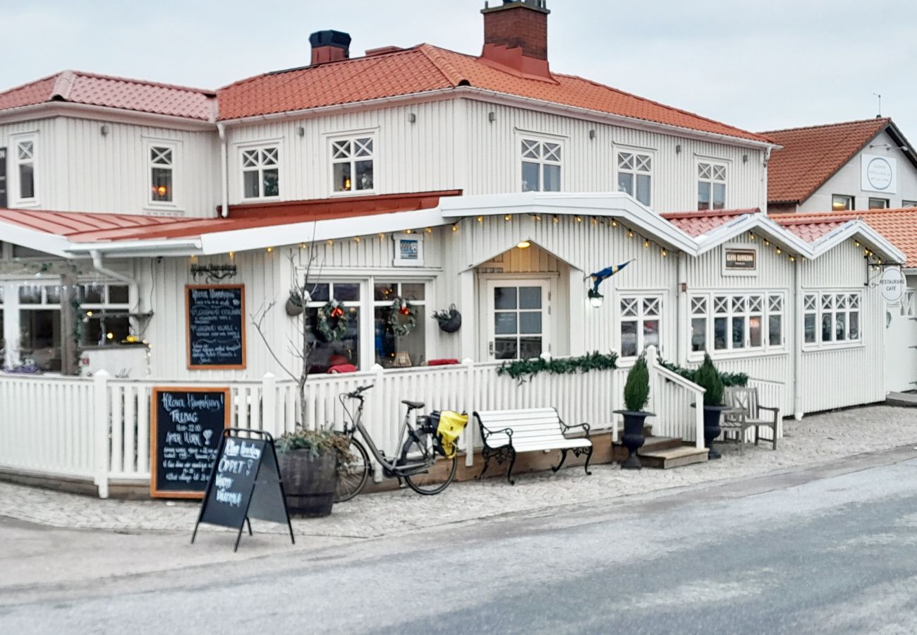 Apartment in Hönö - Spacious holiday apartment on picturesque Hönö | SE08073