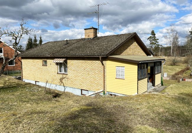 House in Lönneberga - Pleasant 