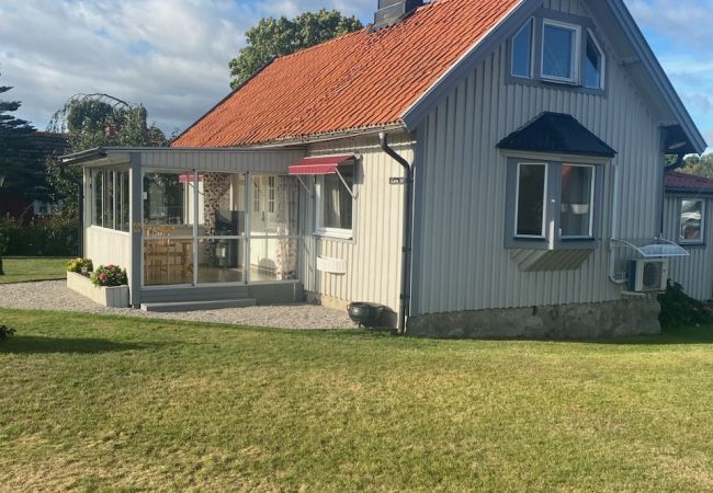  in Bergkvara - Nice cottage located close to a bay in Skäppevik I SE05058