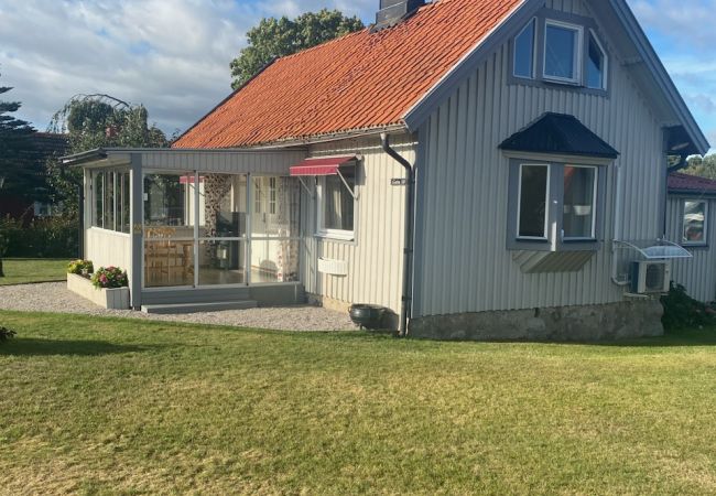 House in Bergkvara - Nice cottage located close to a bay in Skäppevik I SE05058