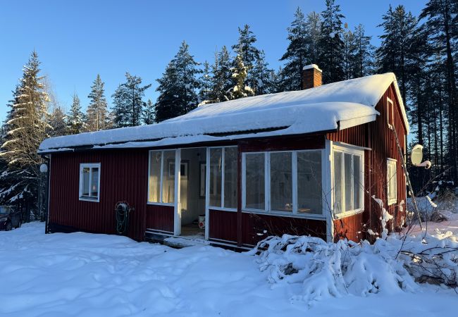  in Bograngen - Cozy wilderness cabin in Värmland/Bograngen | SE18028