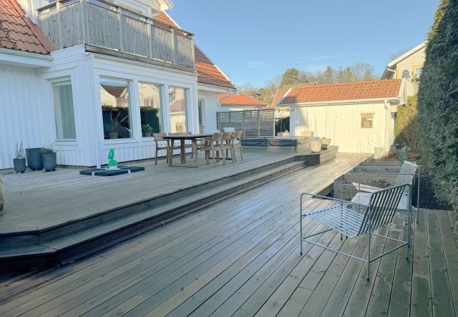 House in Grebbestad - High standard villa in historic Grebbestad | SE09051