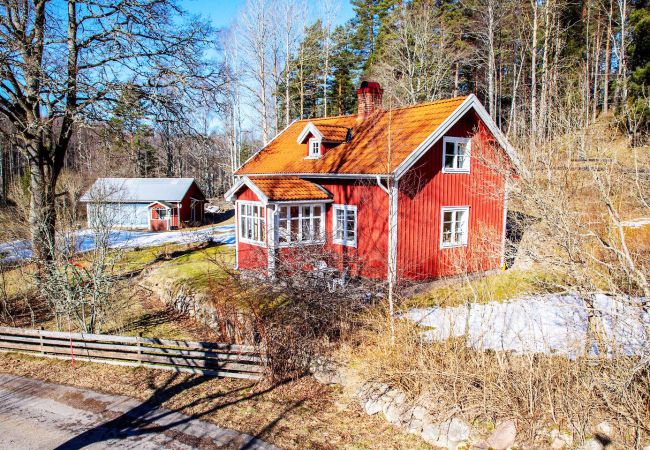House in Vimmerby - Classic red cottage located in the countryside outside Vimmerby | SE05060