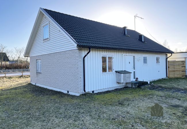 House in Löttorp - Large villa located in the middle of Löttorp | SE04044