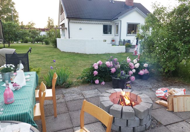  in Brålanda - Nice holiday accommodation in picturesque Brålanda outside Vänersborg | SE08074