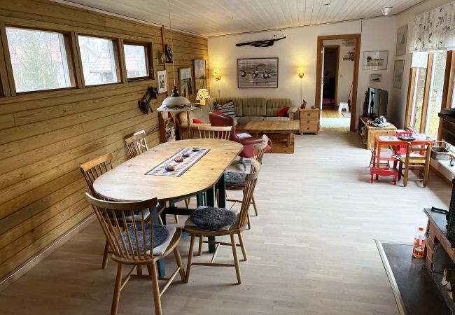 House in Löttorp - Cozy cottage close to the sea and fine sandy beaches east of Löttorp | SE04047