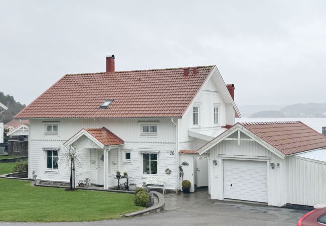 House in Uddevalla - Exclusive villa with sea view in Uddevalla | SE09057