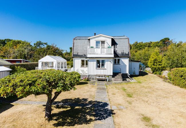 House in Karlskrona - Nice house with a panoramic view of the sea on beautiful Hasslö outside Karlskrona | SE05069