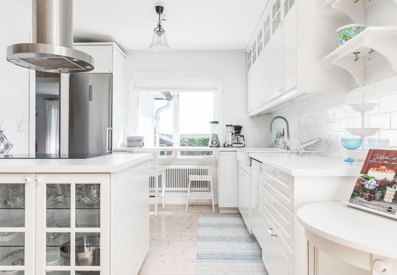 House in Hasslö - Nice house with a panoramic view of the sea on beautiful Hasslö outside Karlskrona | SE05069
