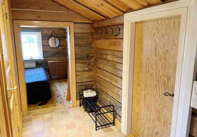 House in Vassmolösa - Idyllic retreat in charming log cabin near Kalmar | SE05081