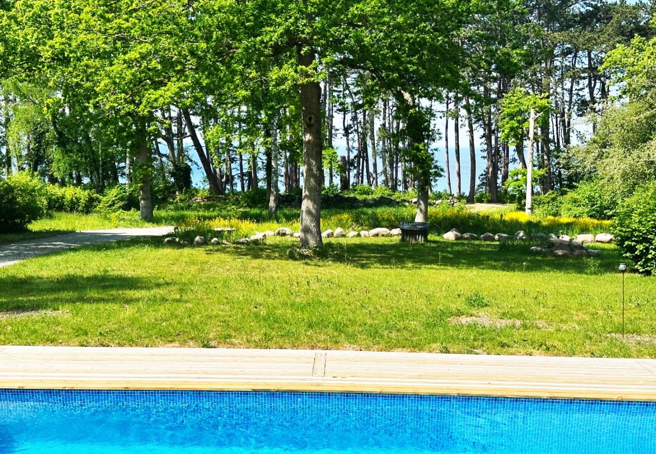 House in Byxelkrok - Nice cottage with pool and sea view near Byxelkrok | SE04051