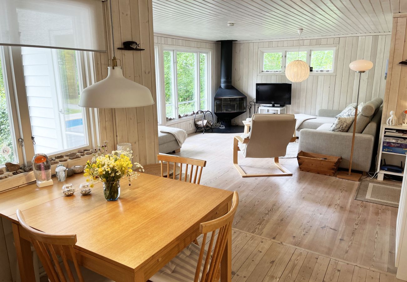 House in Byxelkrok - Nice cottage with pool and sea view near Byxelkrok | SE04051