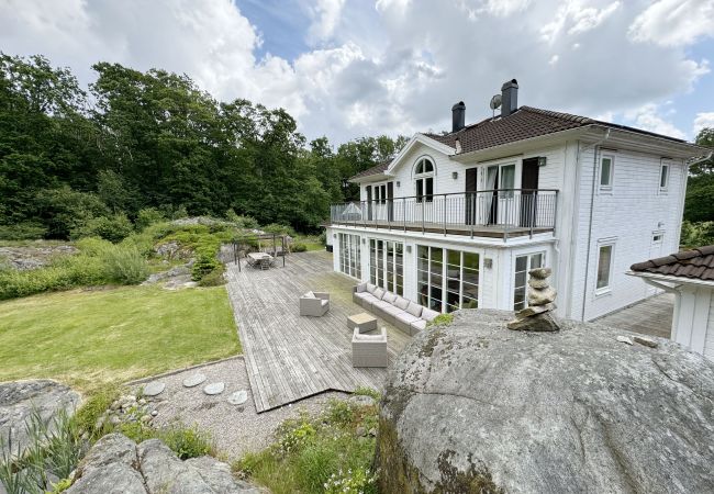 House in Vallda - Beautiful holiday home with completely secluded location in scenic Vallda | SE02095 House in Vallda - Beautiful holiday home with completely secluded location in scenic Vallda | SE02095