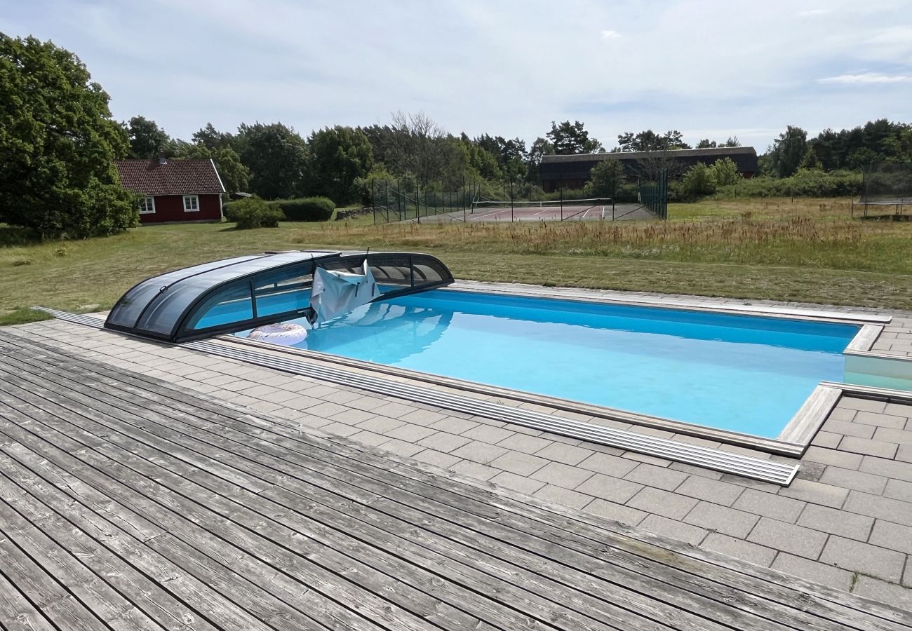 House in Byxelkrok - Fantastic house with pool and tennis court near Byxelkrok | SE04053