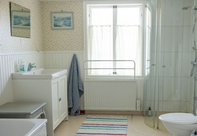 House in Marieholmsbruk - Family Friendly Cottage by the Lake in Småland – Perfect for Large Groups   SE06078 House in Marieholmsbruk - Family Friendly Cottage by the Lake in Småland – Perfect for Large Groups   SE06078