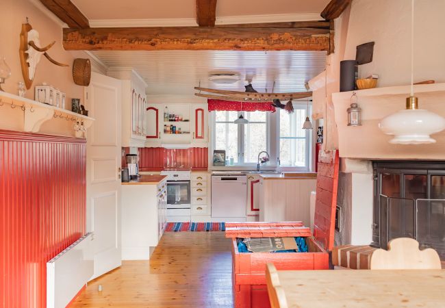 House in Marieholmsbruk - Family Friendly Cottage by the Lake in Småland – Perfect for Large Groups   SE06078 House in Marieholmsbruk - Family Friendly Cottage by the Lake in Småland – Perfect for Large Groups   SE06078