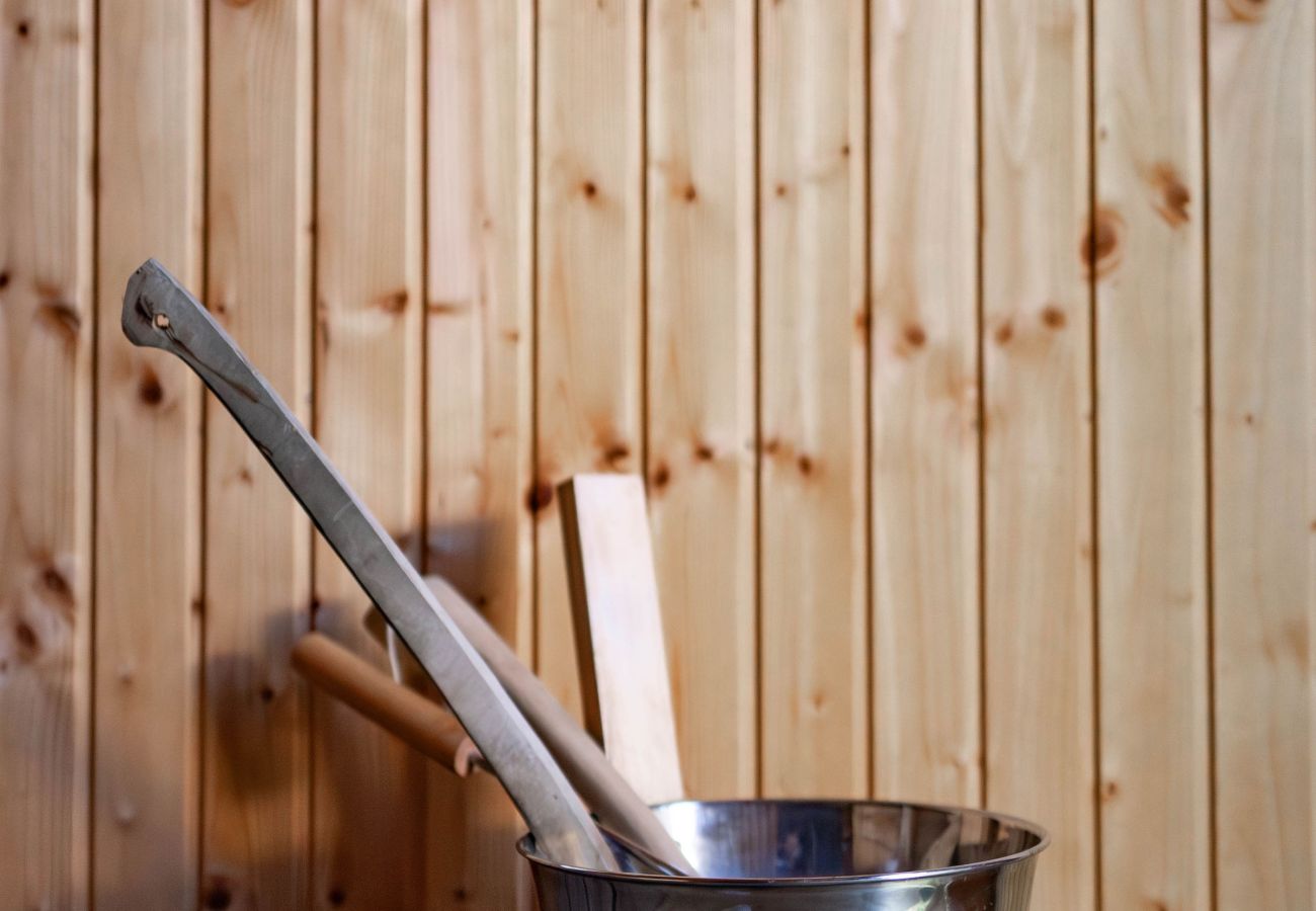 House in Marieholmsbruk - Family Friendly Cottage by the Lake in Småland – Perfect for Large Groups   SE06078