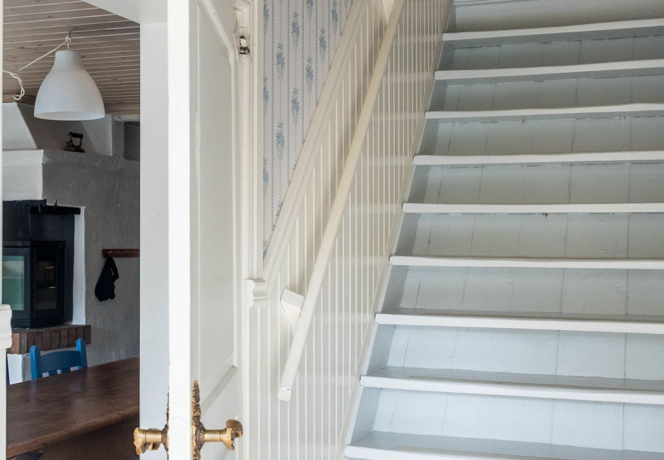 House in Marieholmsbruk - Family Friendly Cottage by the Lake in Småland – Perfect for Large Groups   SE06078