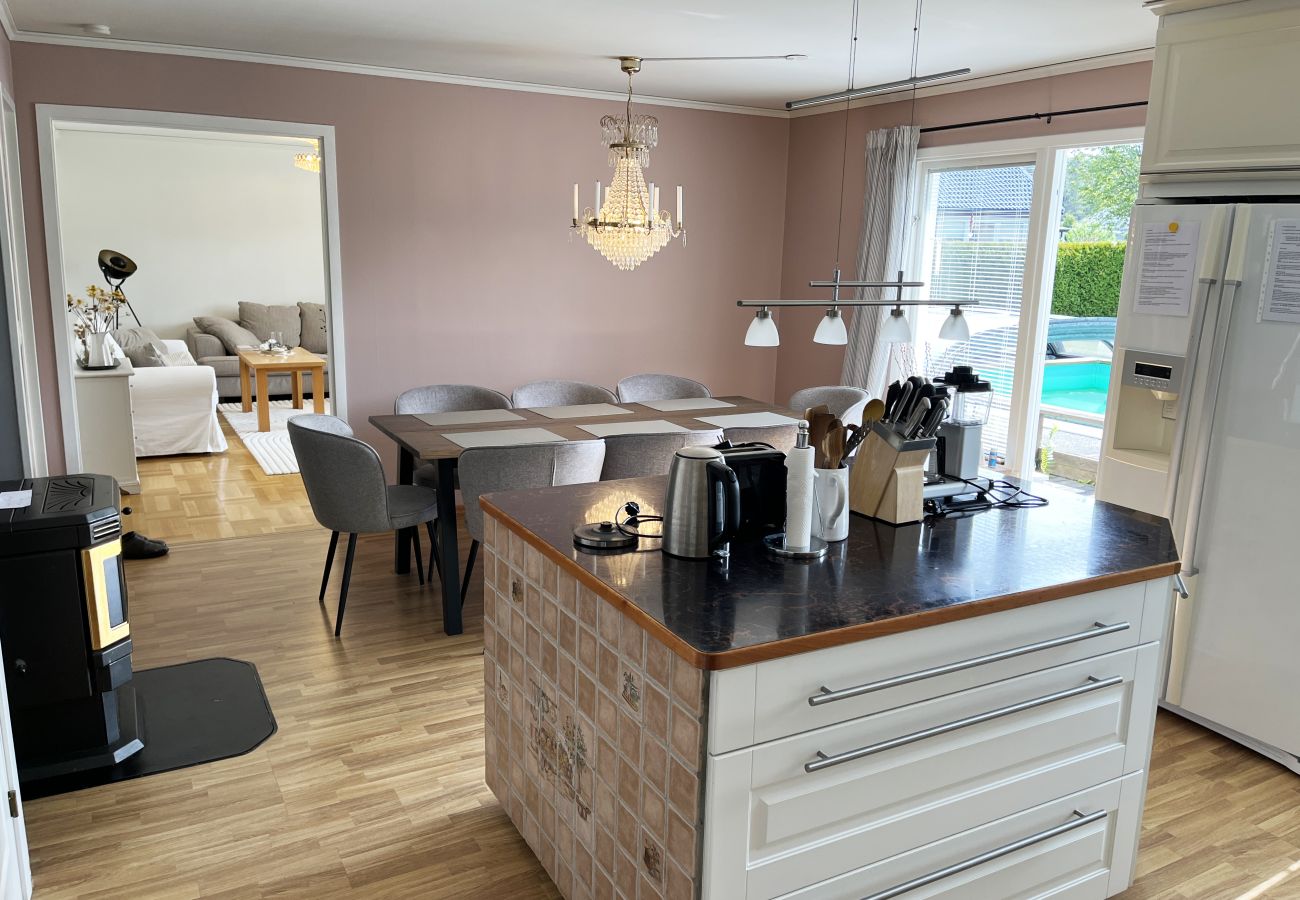 House in Storebro - Large, nice villa with swimming pool located in Storebro | SE05079