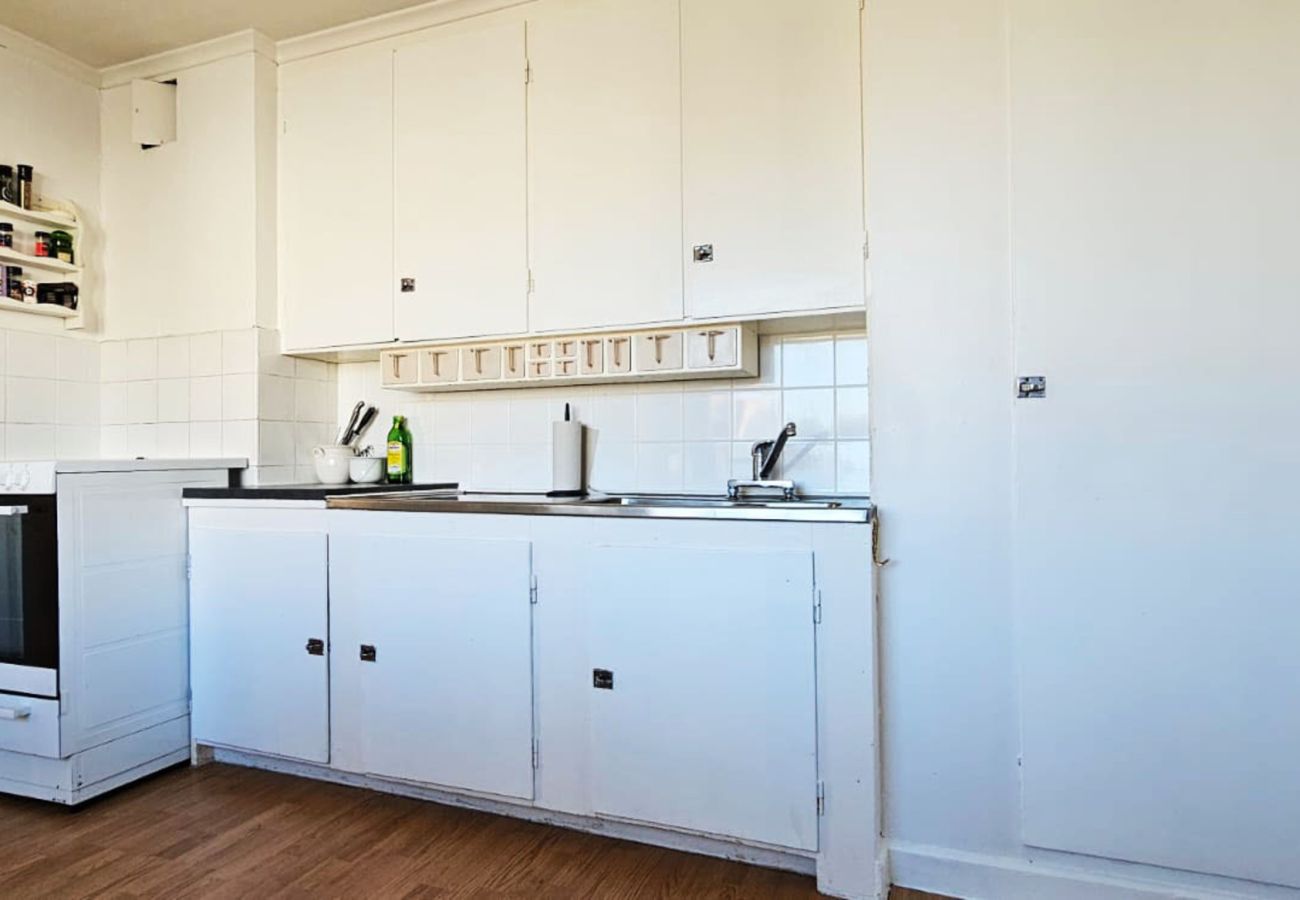 House in Skärhamn - Large House with Two Apartments in Central Skärhamn | SE09100