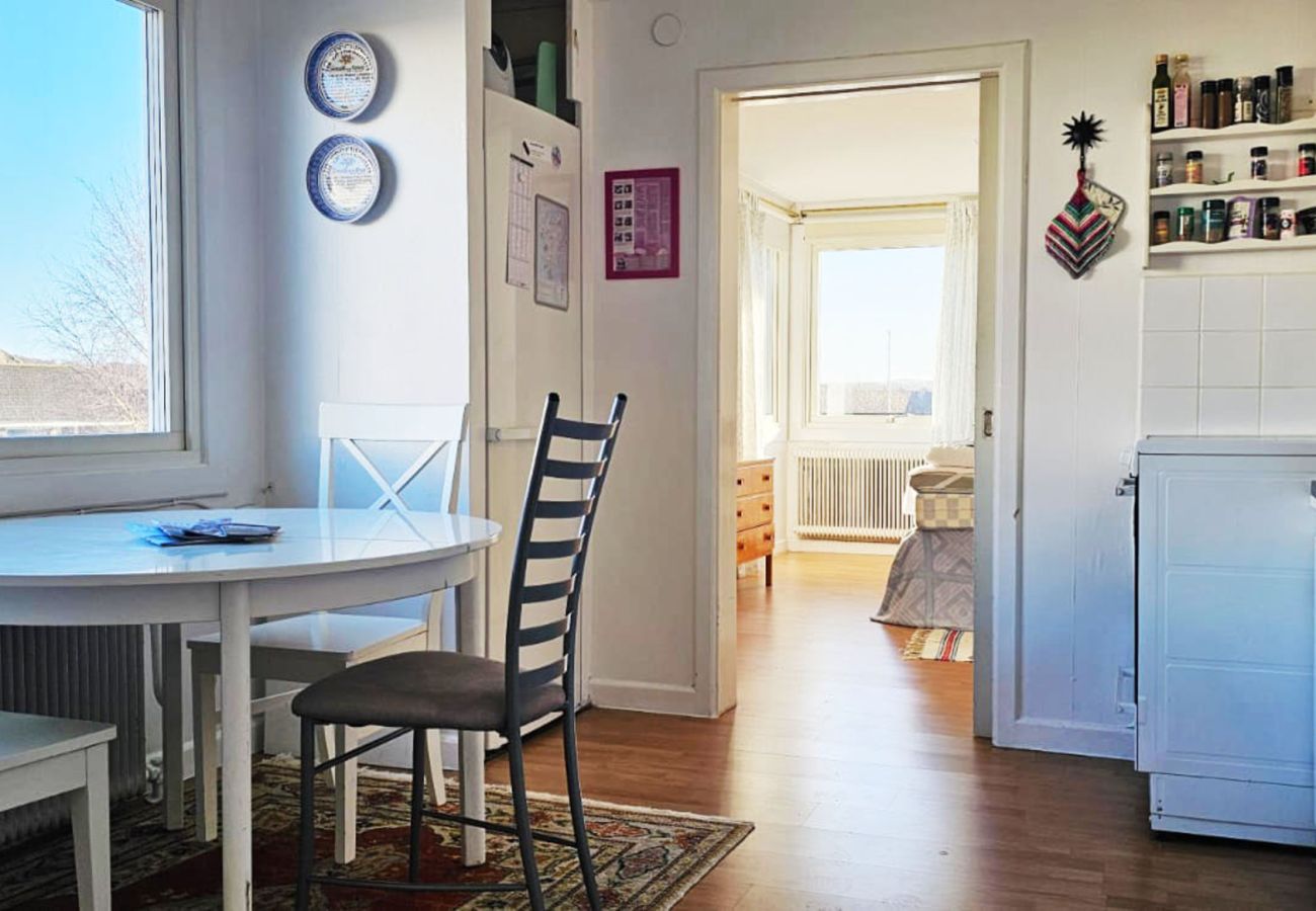 House in Skärhamn - Large House with Two Apartments in Central Skärhamn | SE09100