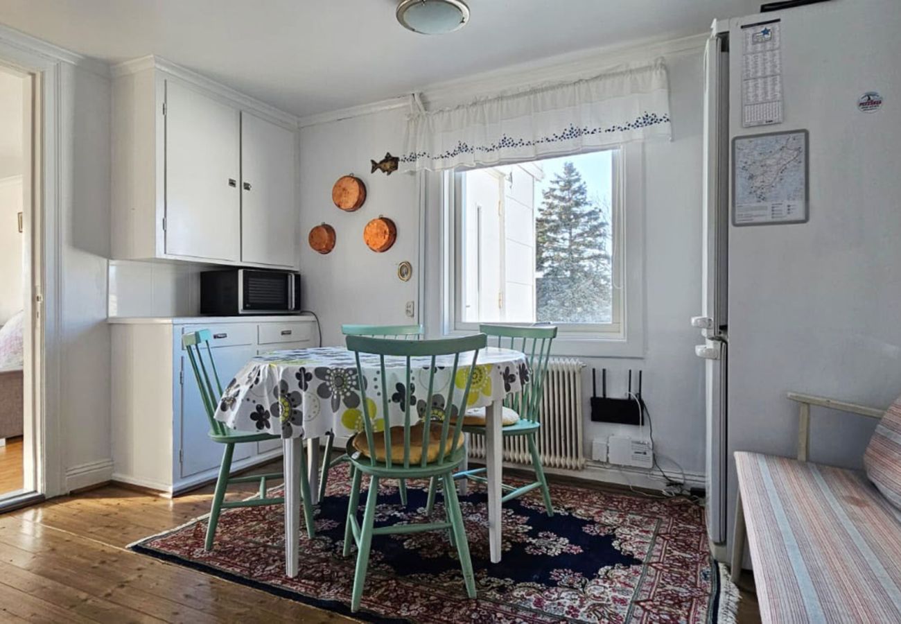 House in Skärhamn - Large House with Two Apartments in Central Skärhamn | SE09100