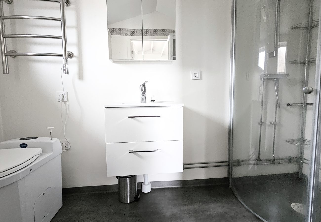 House in Ellös - Spacious holiday home near Hälleviksstrand, perfect for families | SE09105